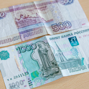 По 1511 рублей. Какие пенсионеры смогут получить приятную прибавку