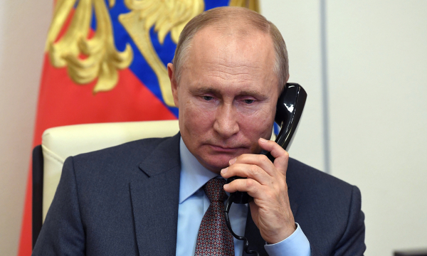 Путин поручил продлить на три месяца выплаты по безработице