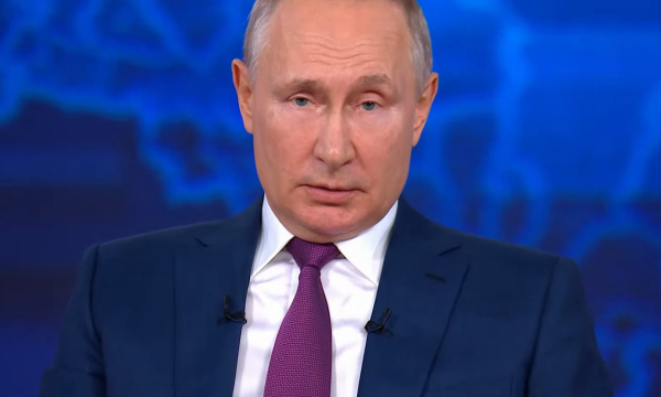 Путин ответил пенсионерам, получившим квитанции ЖКХ по 50-70 тысяч рублей